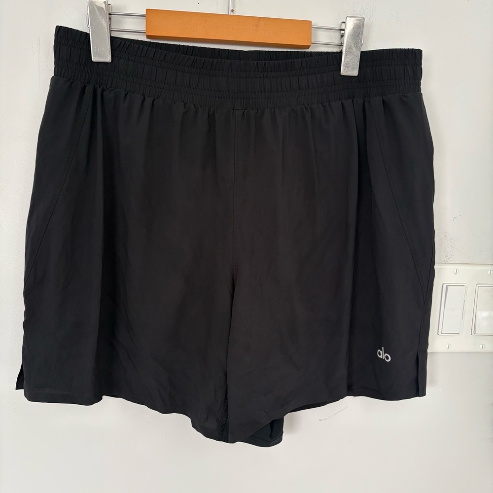 Alo Men’s Yoga Core Essential Workout Shorts - Black - Large